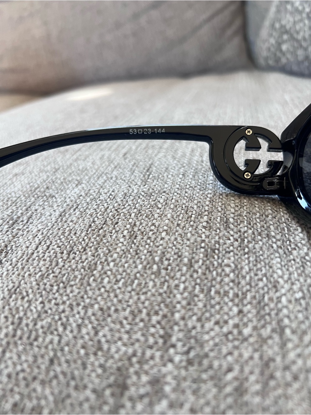 Gucci Interlocking G Sunglasses with Silver Logo Accent - Picture 5 of 6